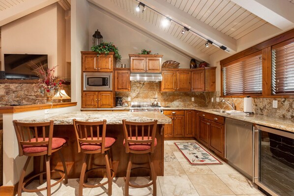 コンドミニアム 3 ベッドルーム | 専用キッチン | 冷蔵庫、オーブン、コーヒー / ティーメーカー、トースター