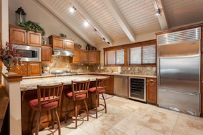 Appart'hôtel, 3 chambres | Cuisine privée | Réfrigérateur, four, cafetière/bouilloire, grille-pain