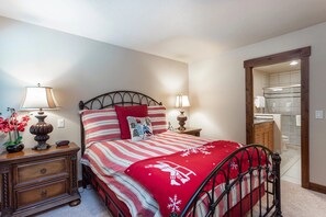 Condo, 3 Bedrooms - Queen Esther at Deer Valley Resort - Three Bedroom Condo with Hot Tub #2358 3 Condo (Park City)