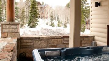 Condo, 3 Bedrooms | Outdoor spa tub