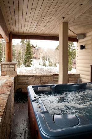 Condo, 3 quartos | Hidromassagem externa