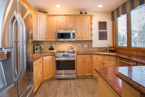 Condo, 3 Bedrooms | Private kitchen | Fridge, oven, coffee/tea maker, toaster - Double Eagle at Deer Valley Resort - Three Bedroom Condo with Hot Tub #17 3 Condo (Park City)