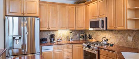 Condo, 3 habitaciones | Cocina privada | Refrigerador, horno, cafetera y tetera y tostadora