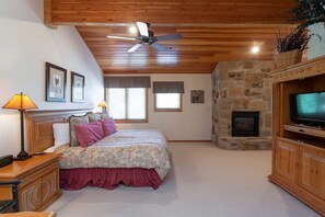 Condo, 3 Bedrooms | 3 bedrooms, iron/ironing board, free WiFi