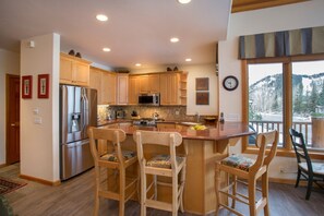 Condo, 3 Bedrooms | Private kitchen | Fridge, oven, coffee/tea maker, toaster