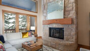 Condo, 3 Bedrooms | Living area