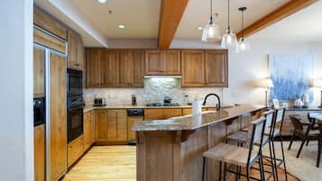 Condo, 3 Bedrooms | Private kitchen