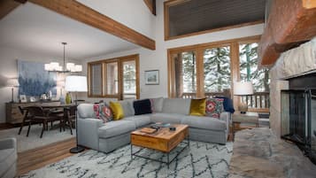 Condo, 3 Bedrooms | Living area