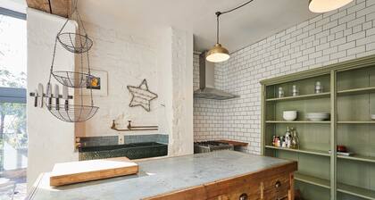 Host Stay The Artist s House