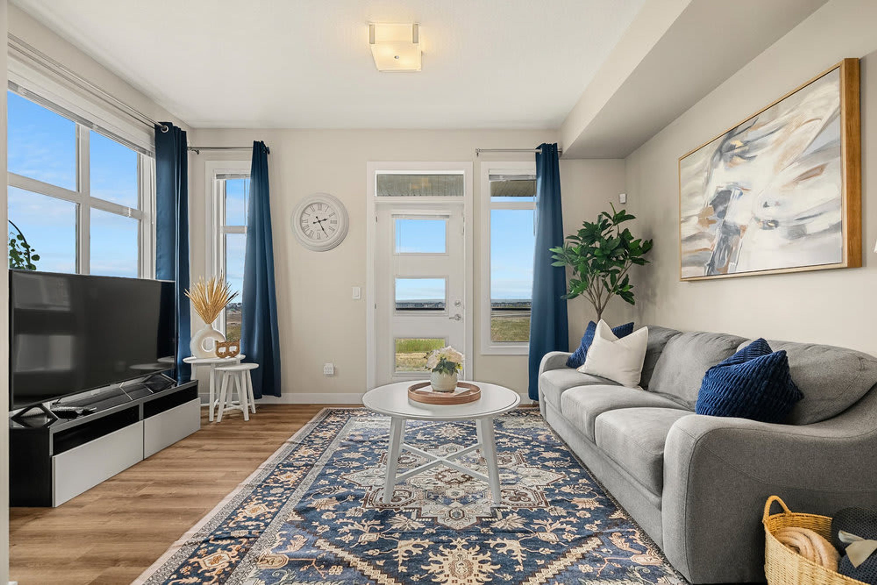 3 عدّة غرف نوم وخدمة الإنترنت