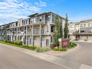 House - Lion s Den - 3bed - 5guest - 2 Smarttv - Hospital (Calgary)