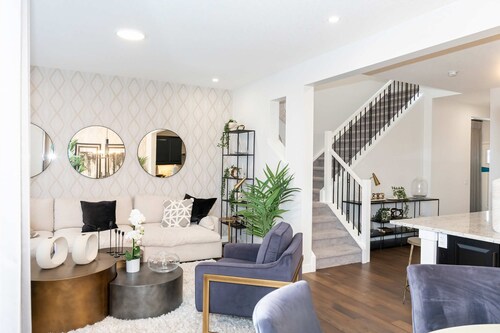 Strawberry Fields 4BD Family Movie Room Office