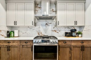 منزل | 4 عدّة غرف نوم وخدمة الإنترنت