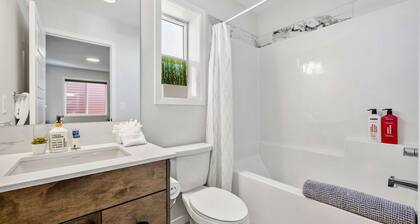 Herron Street NEW Luxury Retreat 6 Beds A11y