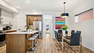 House | 4 bedrooms, Internet