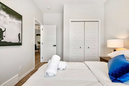 Herron Street NEW Luxury Retreat 6 Beds A11y