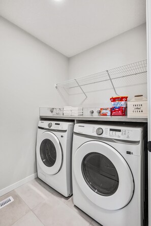 منزل | 4 عدّة غرف نوم وخدمة الإنترنت