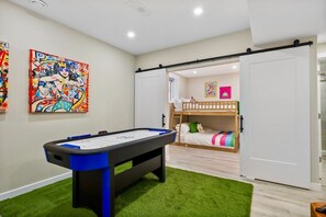 House | 5 bedrooms, Internet