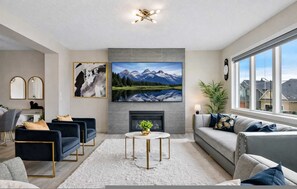 House | 5 bedrooms, Internet - Golden Retreat - Games Movie Room - 8BD - 5bath (Calgary)