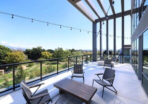 Apartment | 1 bedroom, Internet - Bright Home 10 Min to Disneyland Pool GYM (Santa Ana)