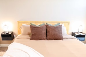 1 bedroom, desk, Internet - Pacific Paradise 10 Min From Disneyland With Pool GYM (Santa Ana)