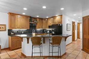 Condo, 4 Bedrooms | Private kitchen