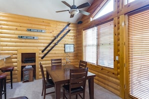 Condo, 2 Bedrooms | Dining