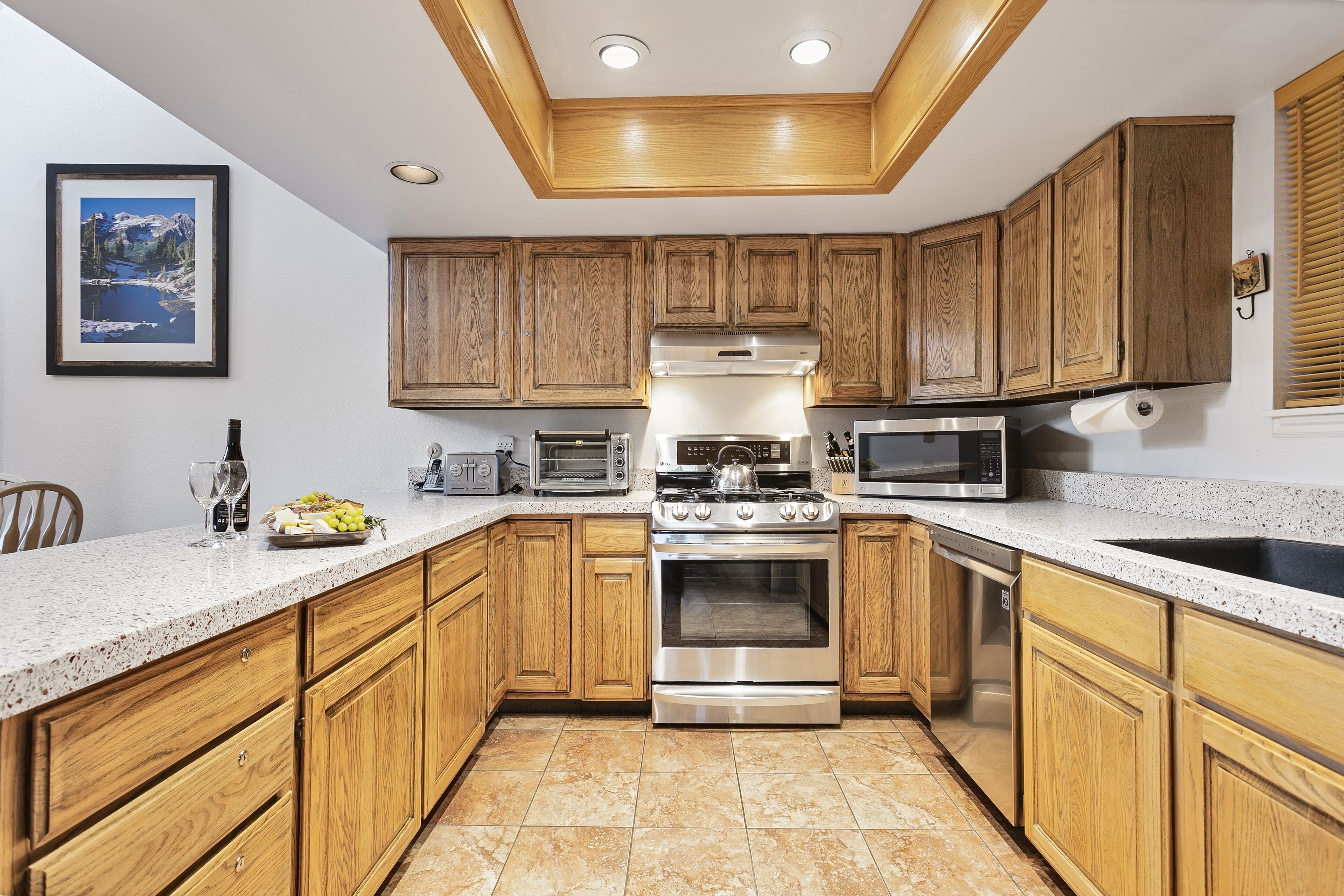 Condo, 3 Bedrooms | Private kitchen | Fridge, oven, coffee/tea maker, toaster