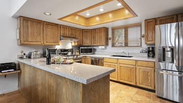 Leilighet, 3 soverom | Eget kjøkken | Kjøleskap, ovn, kaffetrakter/tekoker og brødrister