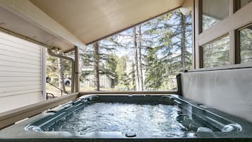Condo, 3 Bedrooms | Indoor spa tub