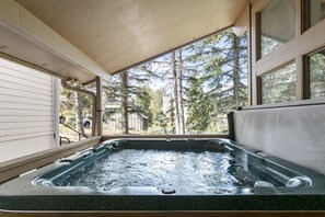 Condo, 3 Bedrooms | Indoor spa tub