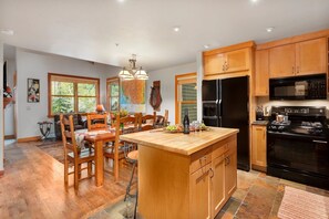 Condo, 2 Bedrooms | Private kitchen | Fridge, oven, coffee/tea maker, toaster