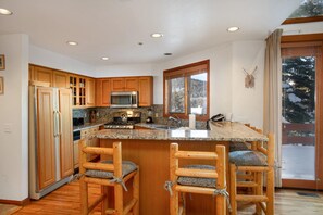 Condo, 3 Bedrooms | Private kitchen
