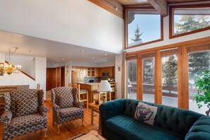 Condo, 3 Bedrooms | Living area