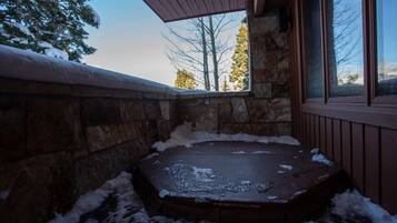 Condo, 3 Bedrooms | Property grounds