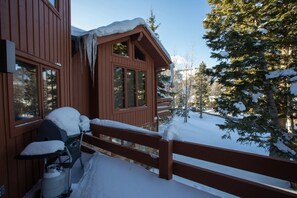 Condo, 3 Bedrooms | Property grounds