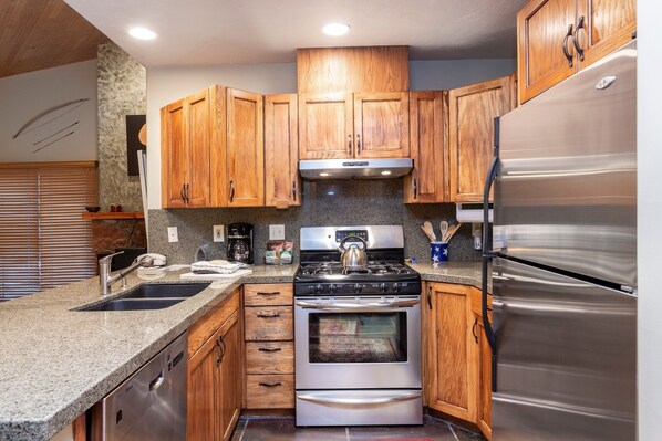 Condo, 1 Bedroom | Private kitchen