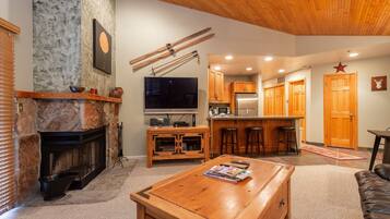 Condo, 1 Bedroom | Living area