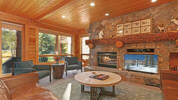 Condo, 1 Bedroom | Living area