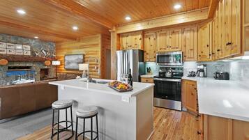 Condo, 1 Bedroom | Private kitchen | Fridge, oven, coffee/tea maker, toaster