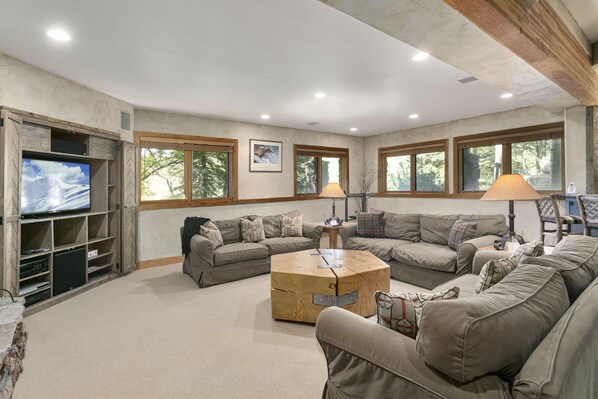 Condo, 4 Bedrooms | Living area