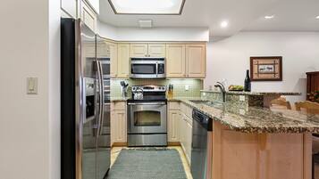 Condo, 1 Bedroom | Private kitchen | Oven, coffee/tea maker, toaster