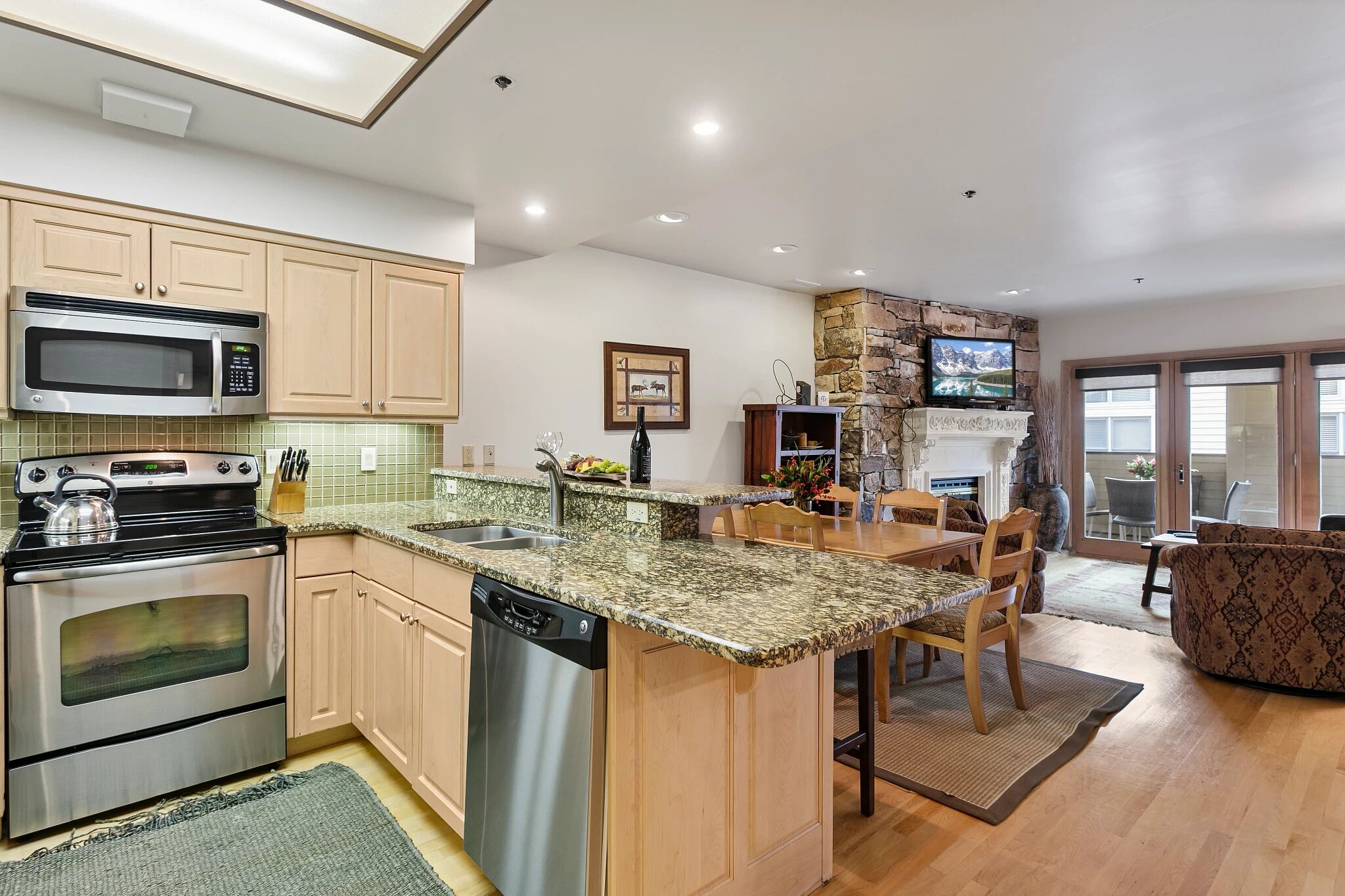 Condo, 1 Bedroom | Private kitchen | Oven, coffee/tea maker, toaster