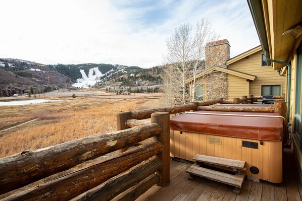 Terrace/patio - Bristlecone at Deer Valley Resort - Three Bedroom Condo with Loft and Hot Tub #504 3 Condo (Park City)