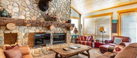 Condo, 3 Bedrooms | Living area