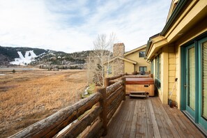 Condo, 3 Bedrooms | Property grounds