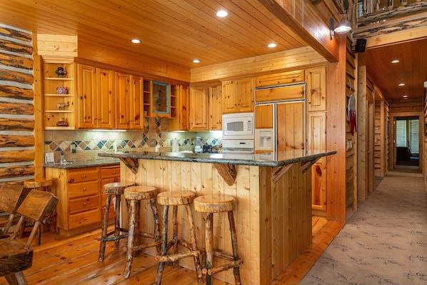 Condo, 3 Bedrooms | Private kitchen