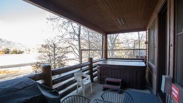 Condo, 2 phòng ngủ | Khu ẩm thực ngoài trời