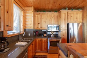 Appart'hôtel, 2 chambres | Cuisine privée