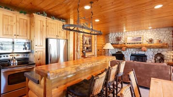 Condo, 2 Bedrooms | Bahagian dalam